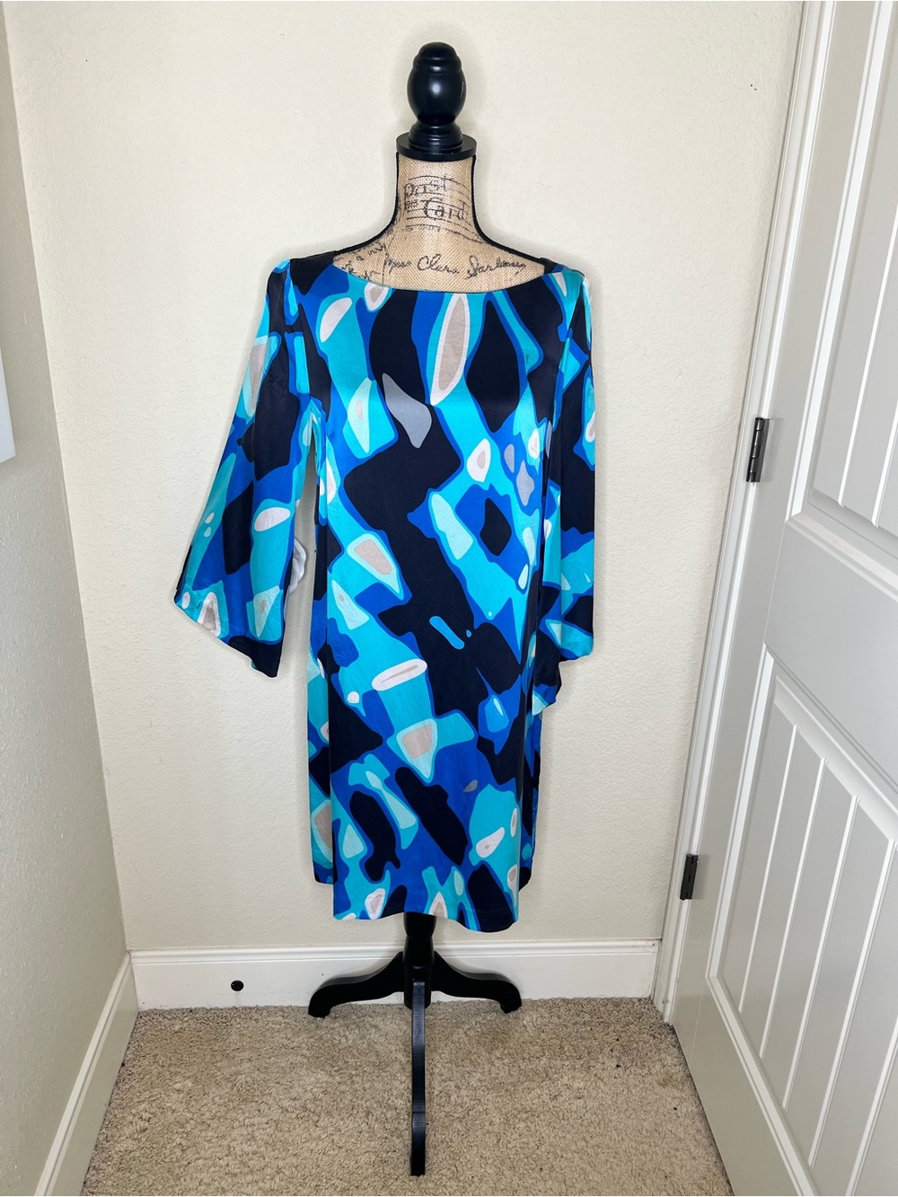 NTM: Trina Turk 100% Silk Abstract Bell Sleeve Shift Dress Blue Size 10